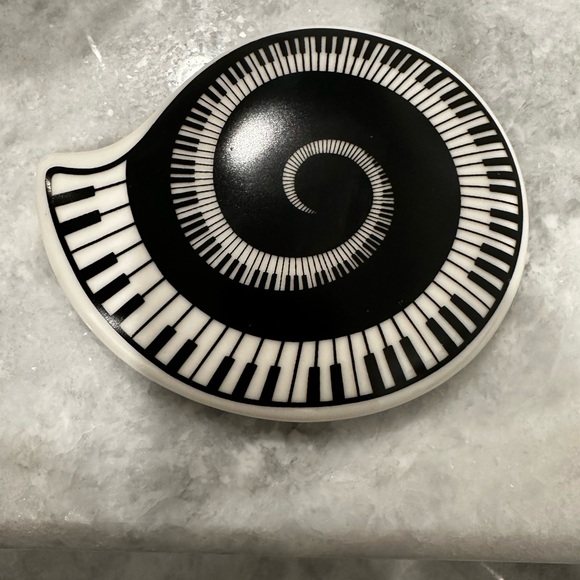 Liberty University National Association for Music Education Mug with Lid - Picture 7 of 11